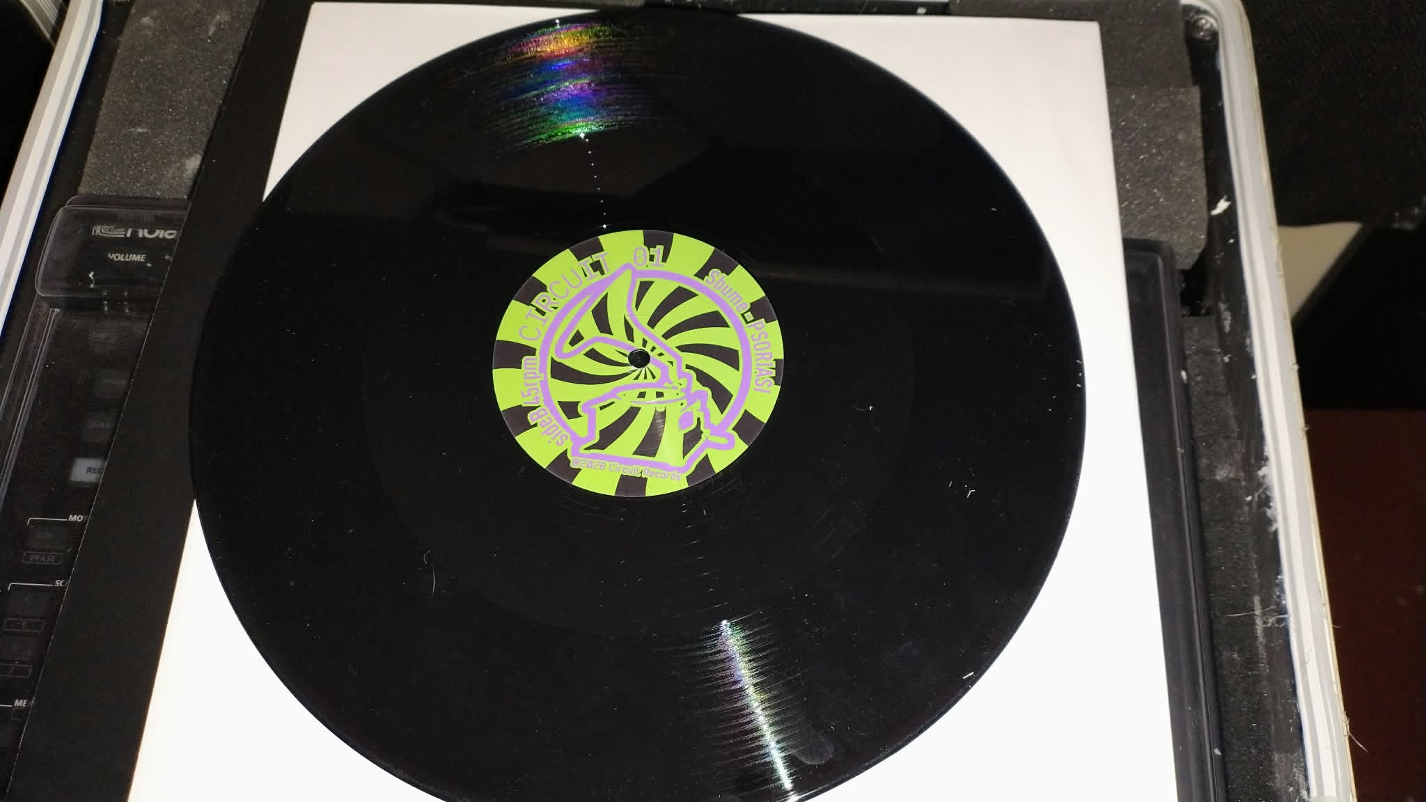 CIRCUIT 01 vinyl detail